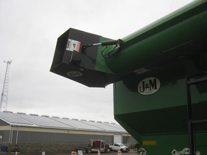 Grain Cart  J&M 750 - 18 Grain Cart  Photo